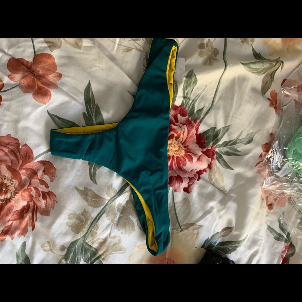 Reversible swim bottoms